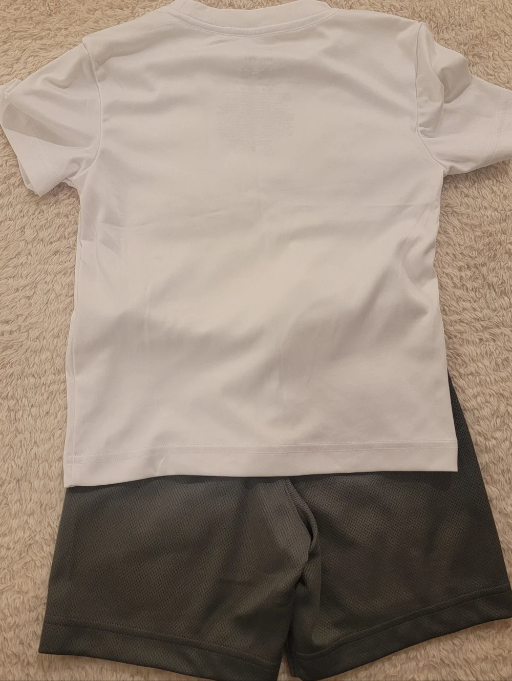 Nike gray and white 'all action' t-shirt and short set 4T - Picture 2 of 9